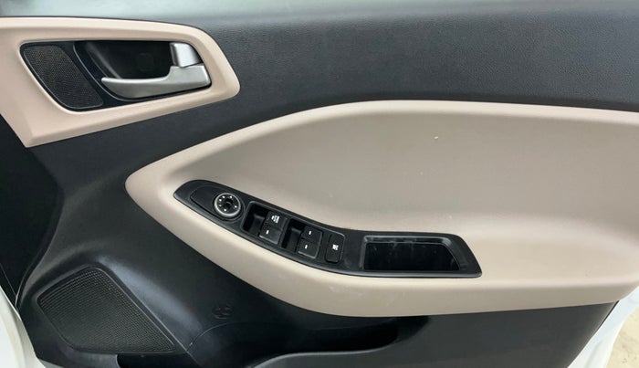 2018 Hyundai Elite i20 MAGNA EXECUTIVE 1.2, CNG, Manual, 99,270 km, Driver Side Door Panels Control