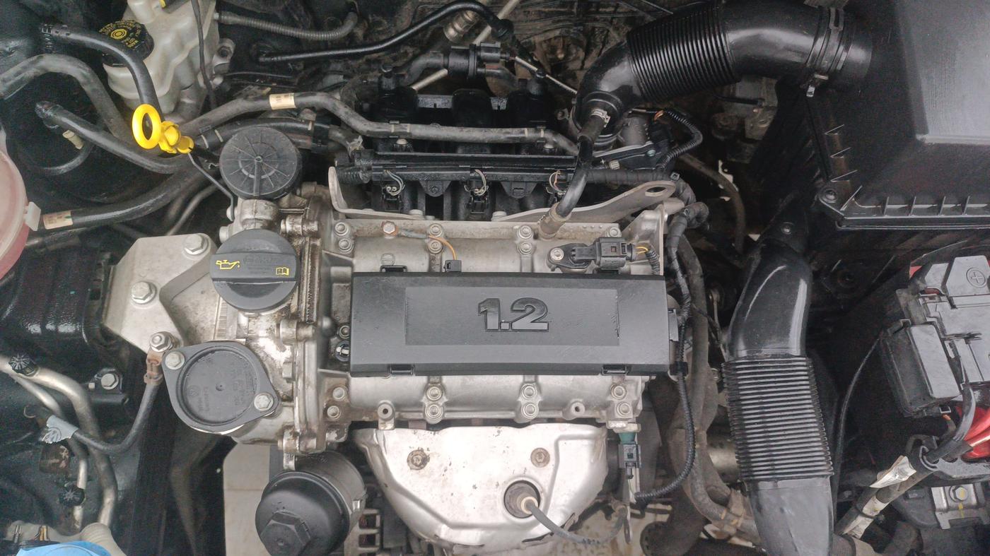 2017 Volkswagen Polo HIGHLINE1.2L, Petrol, Manual, 60,595 km, Engine View