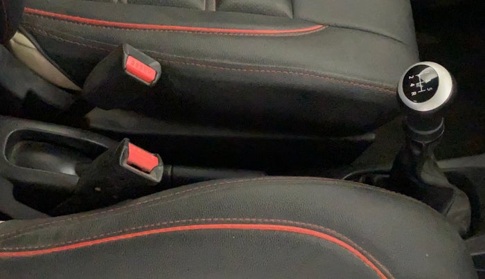 2018 Maruti Wagon R 1.0 VXI, Petrol, Manual, 58,271 km, Gear Lever