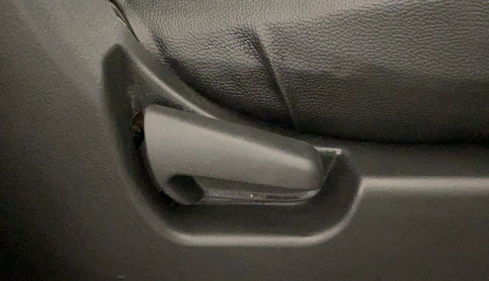 2018 Maruti Wagon R 1.0 VXI, Petrol, Manual, 58,271 km, Driver Side Adjustment Panel