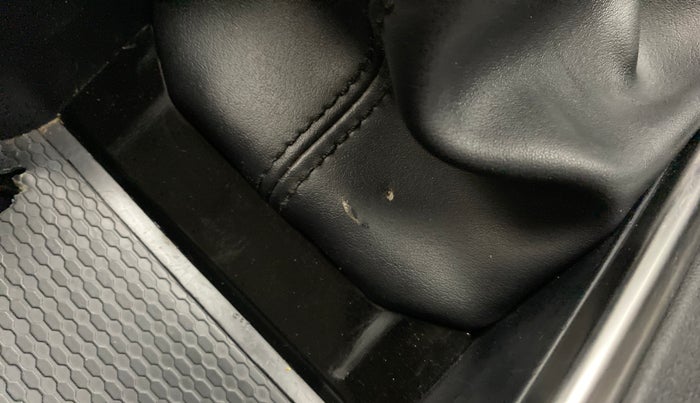 2021 Tata Harrier XZ PLUS 2.0L DUAL TONE, Diesel, Manual, 17,488 km, Gear lever - Boot cover slightly torn