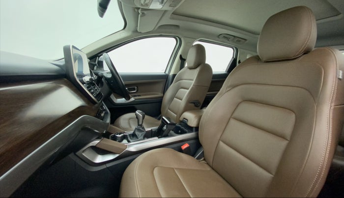 2021 Tata Harrier XZ PLUS 2.0L DUAL TONE, Diesel, Manual, 17,488 km, Right Side Front Door Cabin