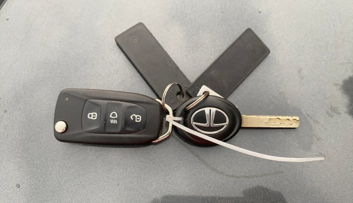 2024 Tata NEXON CREATIVE + 1.2 PETROL, Petrol, Manual, 14,287 km, Key Close Up