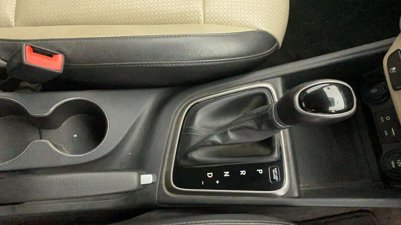 2018 Hyundai Verna 1.6 VTVT SX (O) AT, Petrol, Automatic, 48,550 km, Gear Lever