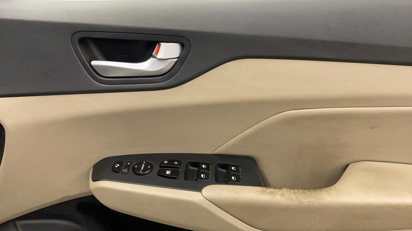 2018 Hyundai Verna 1.6 VTVT SX (O) AT, Petrol, Automatic, 48,550 km, Driver Side Door Panels Control