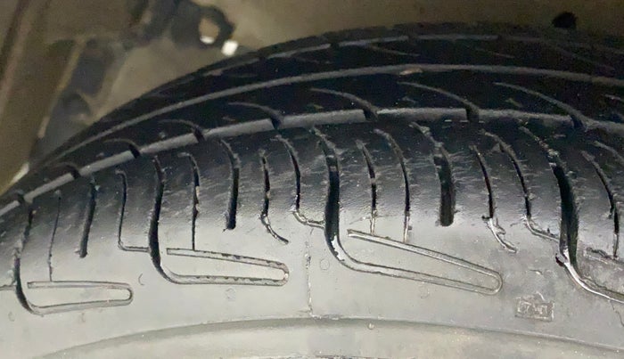 2016 Maruti Celerio VXI AMT, Petrol, Automatic, 98,397 km, Left Front Tyre Tread