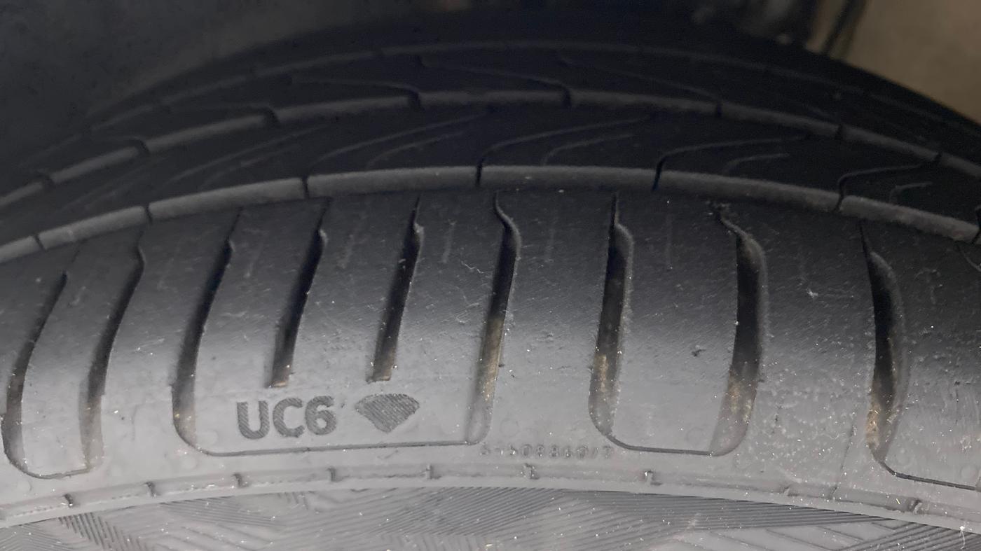 2020 Volkswagen Polo HIGHLINE PLUS 1.0 TSI AT, Petrol, Automatic, 26,526 km, Left Front Tyre Tread