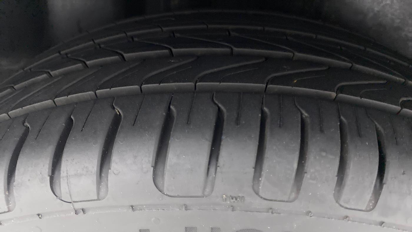2020 Volkswagen Polo HIGHLINE PLUS 1.0 TSI AT, Petrol, Automatic, 26,526 km, Right Rear Tyre Tread