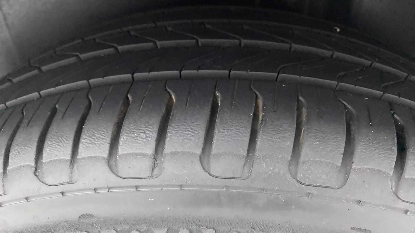 2020 Volkswagen Polo HIGHLINE PLUS 1.0 TSI AT, Petrol, Automatic, 26,526 km, Left Rear Tyre Tread