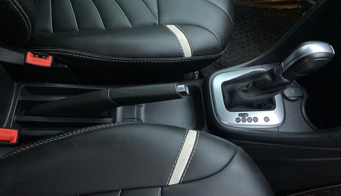2020 Volkswagen Polo HIGHLINE PLUS 1.0 TSI AT, Petrol, Automatic, 26,526 km, Gear Lever