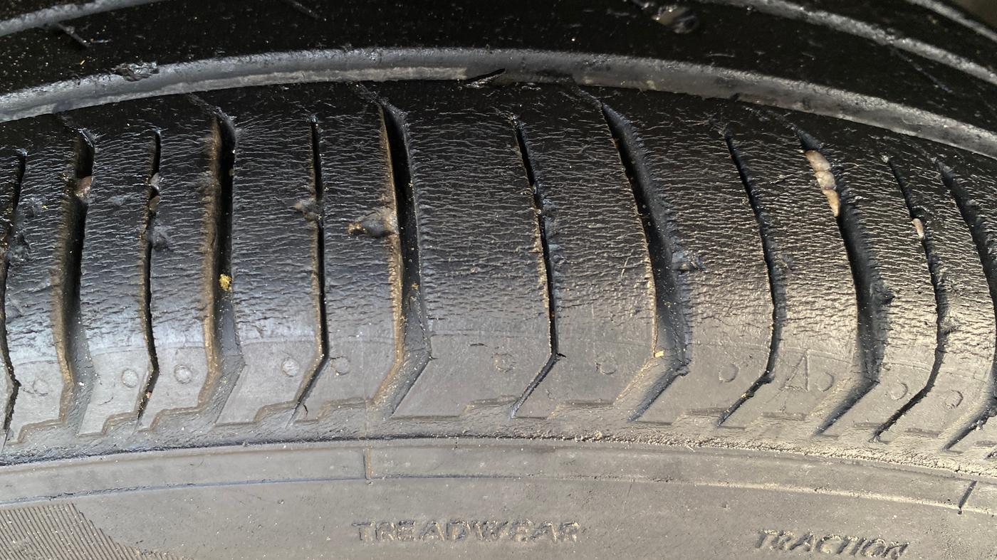 2023 Tata PUNCH ADVENTURE MT, Petrol, Manual, 43,996 km, Right Front Tyre Tread