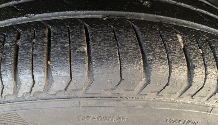 2023 Tata PUNCH ADVENTURE MT, Petrol, Manual, 43,996 km, Right Front Tyre Tread