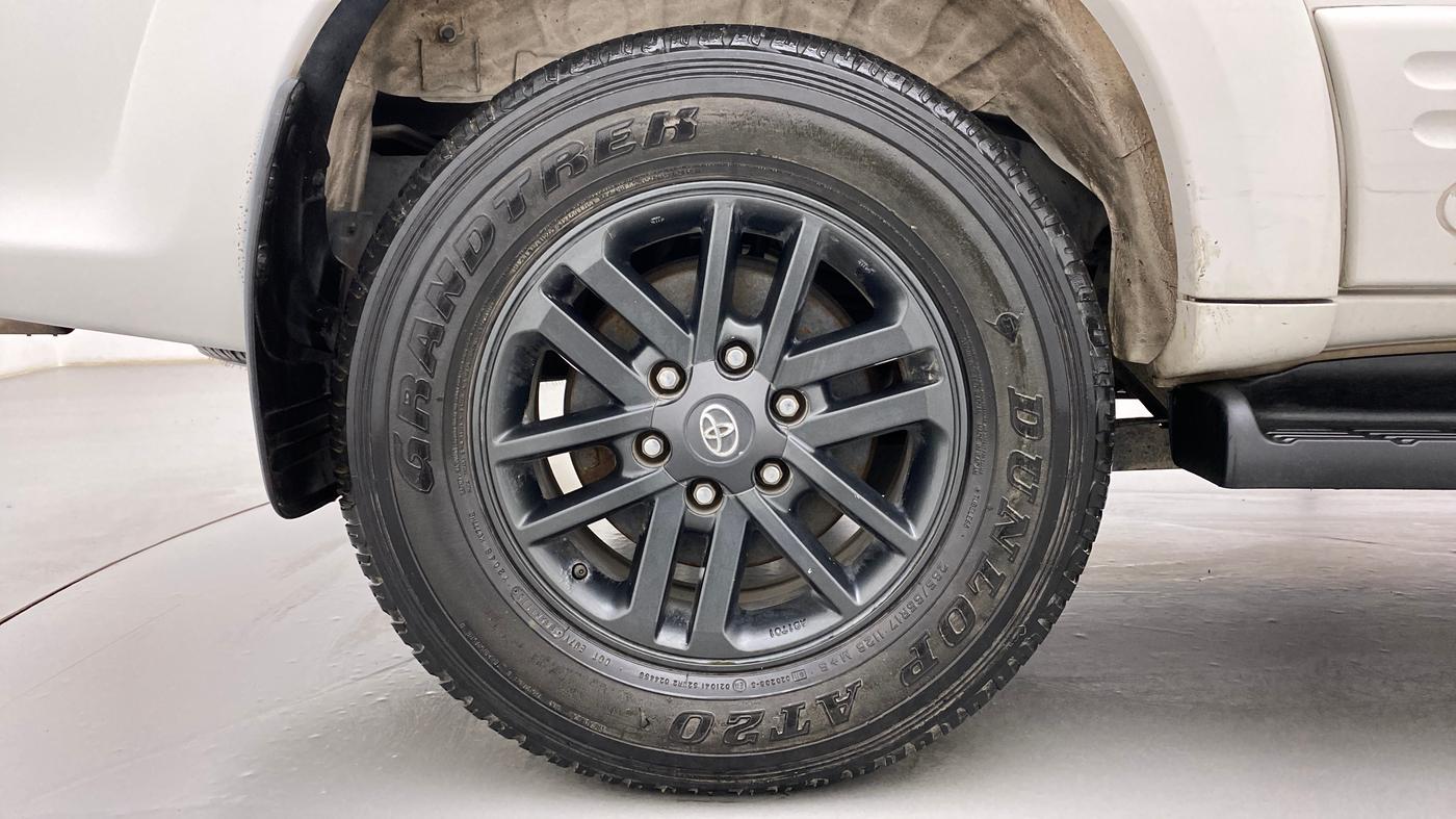 2015 Toyota Fortuner 3.0 4X2 MT, Diesel, Manual, 36,467 km, Right Rear Wheel