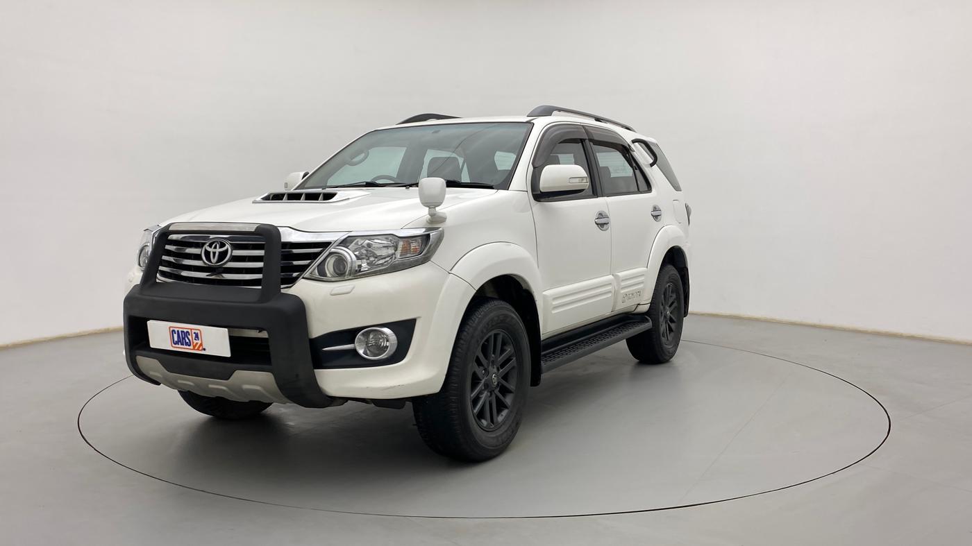 2015 Toyota Fortuner 3.0 4X2 MT, Diesel, Manual, 36,467 km, Left Front Diagonal