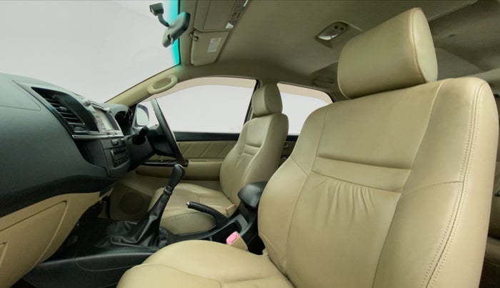 2015 Toyota Fortuner 3.0 4X2 MT, Diesel, Manual, 36,467 km, Right Side Front Door Cabin