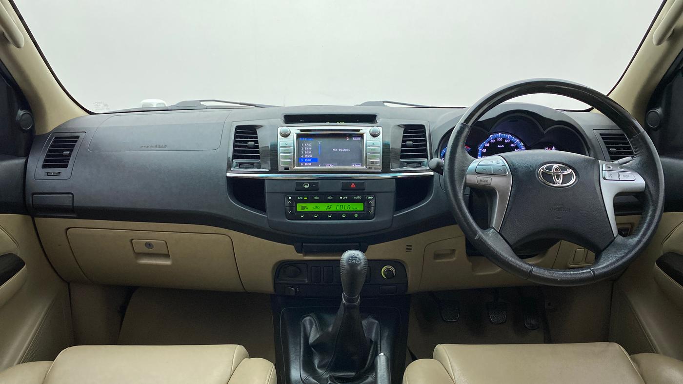 2015 Toyota Fortuner 3.0 4X2 MT, Diesel, Manual, 36,467 km, Dashboard
