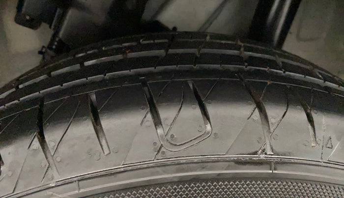 2020 Hyundai VENUE SX PLUS 1.0 TURBO DCT, Petrol, Automatic, 65,191 km, Left Rear Tyre Tread