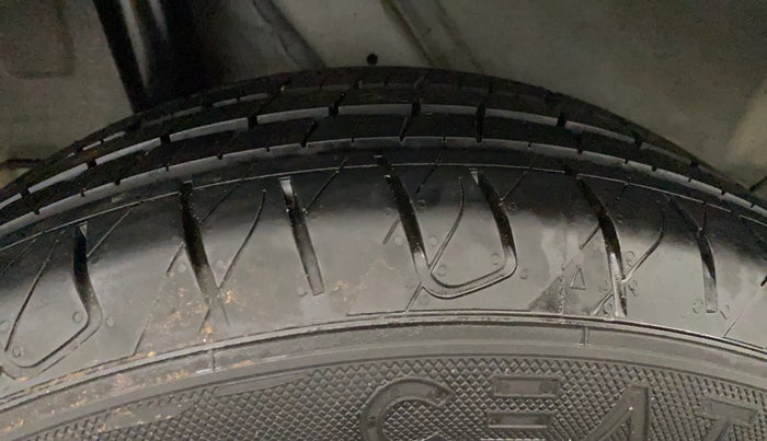 2020 Hyundai VENUE SX PLUS 1.0 TURBO DCT, Petrol, Automatic, 65,191 km, Right Rear Tyre Tread