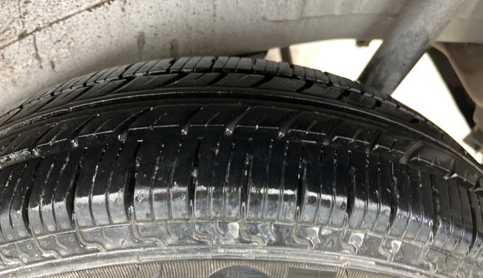 2014 Maruti Wagon R 1.0 LXI, Petrol, Manual, 54,550 km, Left Rear Tyre Tread