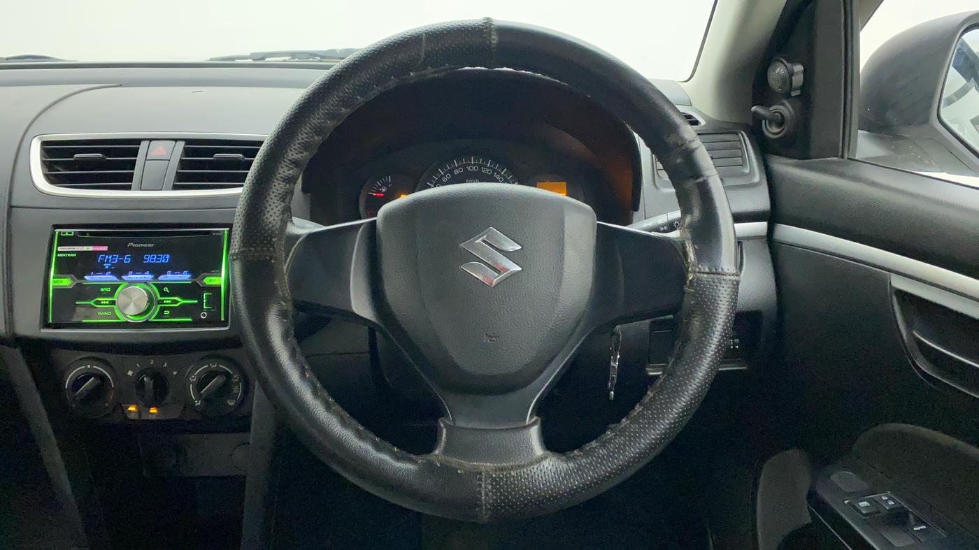2015 Maruti Swift LXI (O), Petrol, Manual, 19,297 km, Steering Wheel Close Up