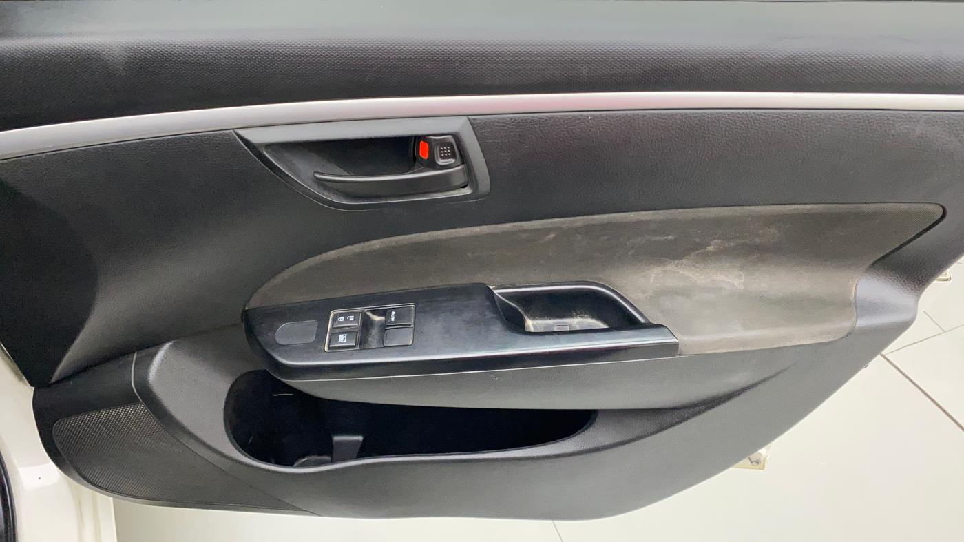 2015 Maruti Swift LXI (O), Petrol, Manual, 19,297 km, Driver Side Door Panels Control