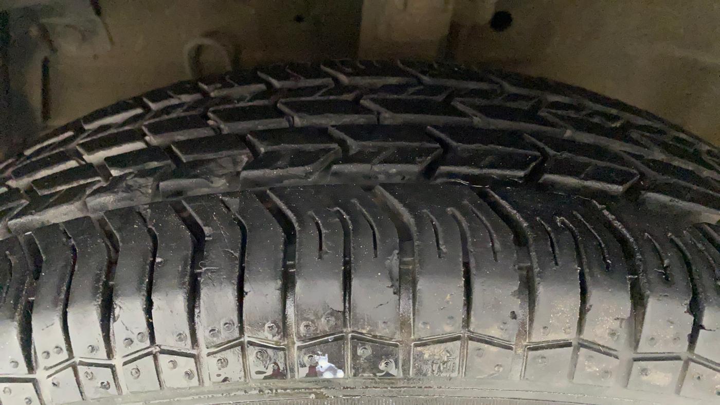 2015 Maruti Swift LXI (O), Petrol, Manual, 19,297 km, Left Front Tyre Tread