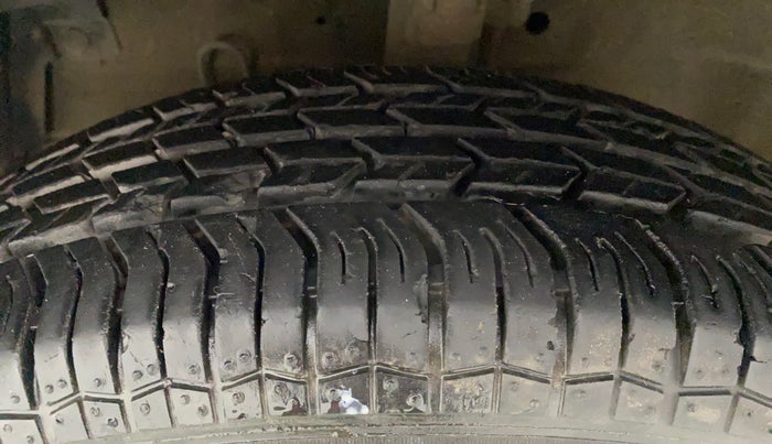 2015 Maruti Swift LXI (O), Petrol, Manual, 19,297 km, Left Front Tyre Tread