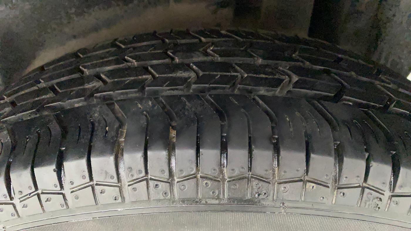 2015 Maruti Swift LXI (O), Petrol, Manual, 19,297 km, Left Rear Tyre Tread