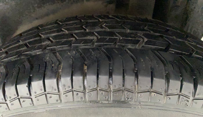 2015 Maruti Swift LXI (O), Petrol, Manual, 19,297 km, Left Rear Tyre Tread