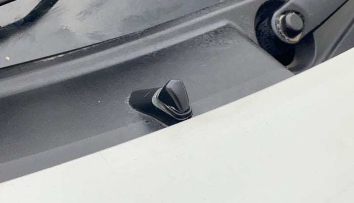 2015 Maruti Swift LXI (O), Petrol, Manual, 19,297 km, Front windshield - Wiper nozzle not functional