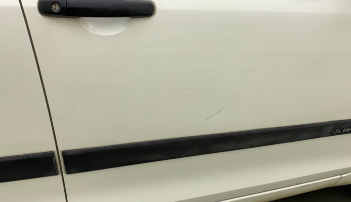 2015 Maruti Swift LXI (O), Petrol, Manual, 19,297 km, Driver-side door - Minor scratches
