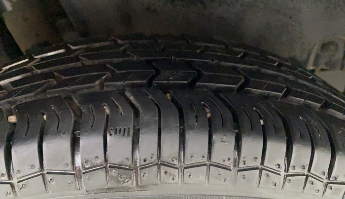 2015 Maruti Swift LXI (O), Petrol, Manual, 19,297 km, Right Rear Tyre Tread