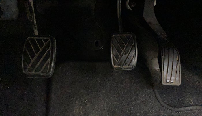 2015 Maruti Swift LXI (O), Petrol, Manual, 19,297 km, Pedals