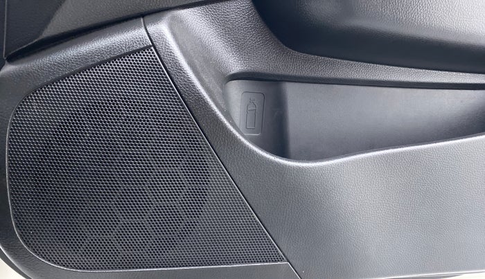 2017 Maruti Swift VXI D, Petrol, Manual, 5,852 km, Speaker