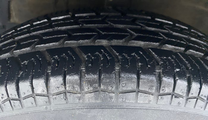 2017 Maruti Swift VXI D, Petrol, Manual, 5,852 km, Left Front Tyre Tread