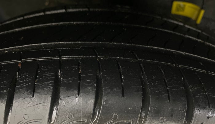 2021 Hyundai GRAND I10 NIOS MAGNA CORPORATE EDITION 1.2 KAPPA VTVT, Petrol, Manual, 28,672 km, Right Rear Tyre Tread