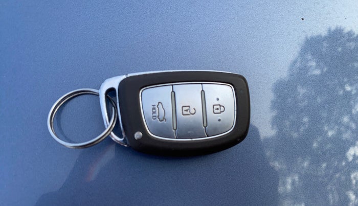 2015 Hyundai Grand i10 ASTA 1.2 KAPPA VTVT, Petrol, Manual, 68,973 km, Key Close Up