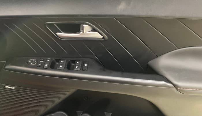 2023 Hyundai Verna SX (O) 1.5 TURBO DCT DUAL TONE, Petrol, Automatic, 29,856 km, Driver Side Door Panels Control