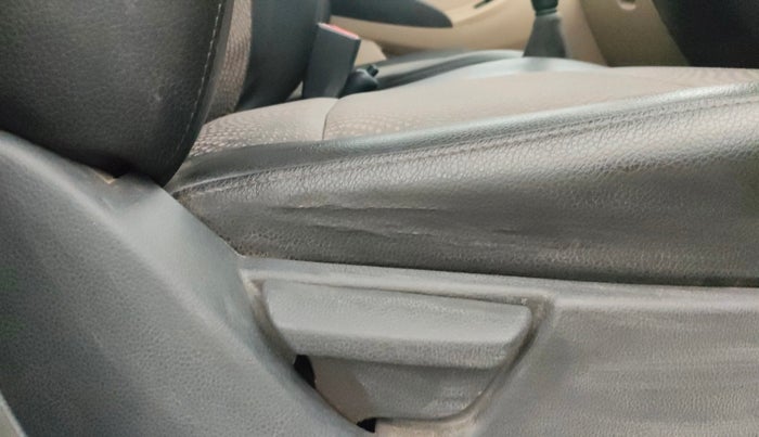 2016 Hyundai Eon MAGNA +, Petrol, Manual, 84,098 km, Driver Side Adjustment Panel