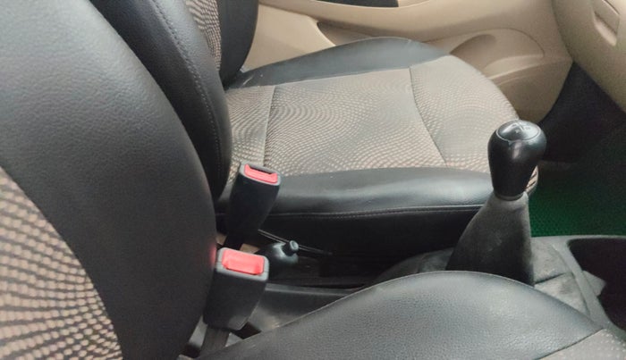 2016 Hyundai Eon MAGNA +, Petrol, Manual, 84,098 km, Gear Lever