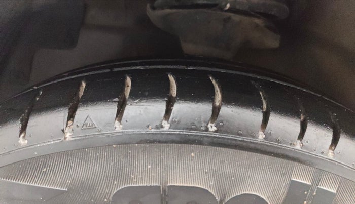 2016 Hyundai Eon MAGNA +, Petrol, Manual, 84,098 km, Left Front Tyre Tread