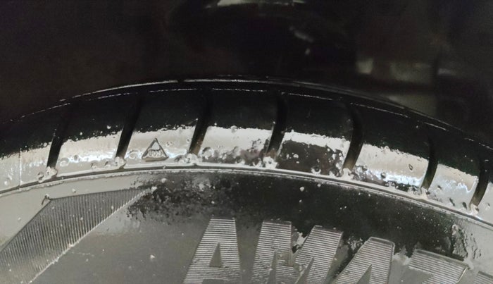 2016 Hyundai Eon MAGNA +, Petrol, Manual, 84,098 km, Right Front Tyre Tread