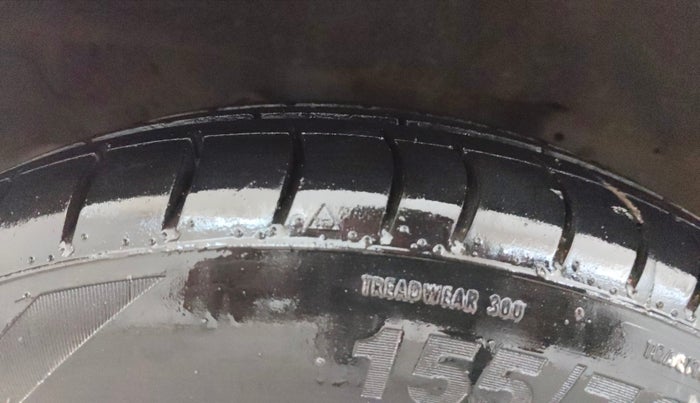 2016 Hyundai Eon MAGNA +, Petrol, Manual, 84,098 km, Right Rear Tyre Tread