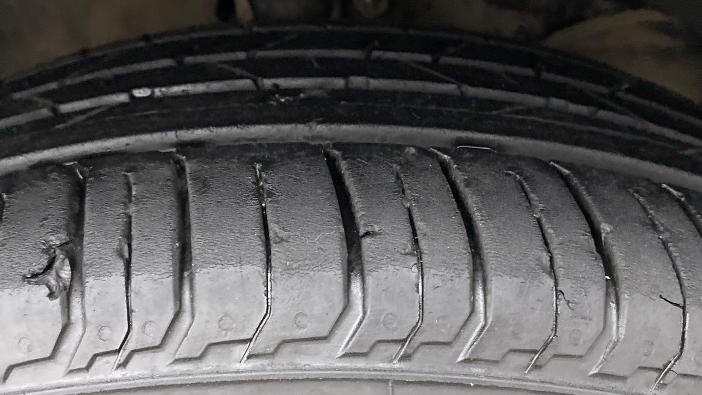 2015 Maruti Baleno ALPHA DIESEL 1.3, Diesel, Manual, 80,034 km, Right Front Tyre Tread