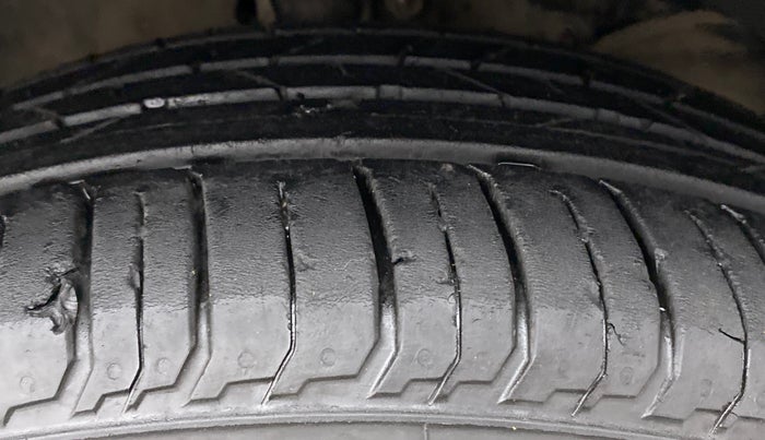 2015 Maruti Baleno ALPHA DIESEL 1.3, Diesel, Manual, 80,034 km, Right Front Tyre Tread