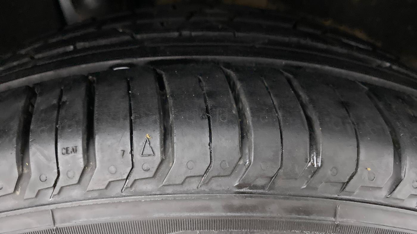 2015 Maruti Baleno ALPHA DIESEL 1.3, Diesel, Manual, 80,034 km, Right Rear Tyre Tread
