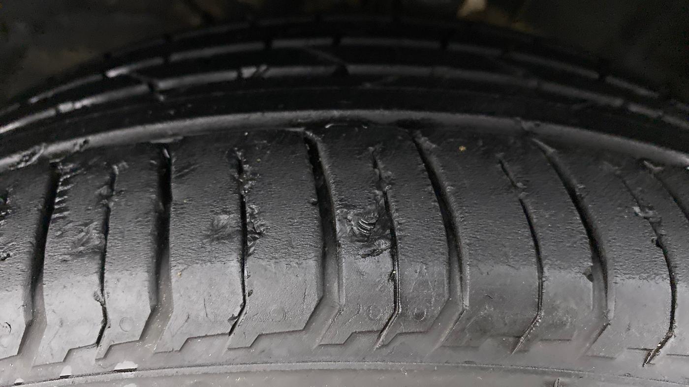 2015 Maruti Baleno ALPHA DIESEL 1.3, Diesel, Manual, 80,034 km, Left Front Tyre Tread