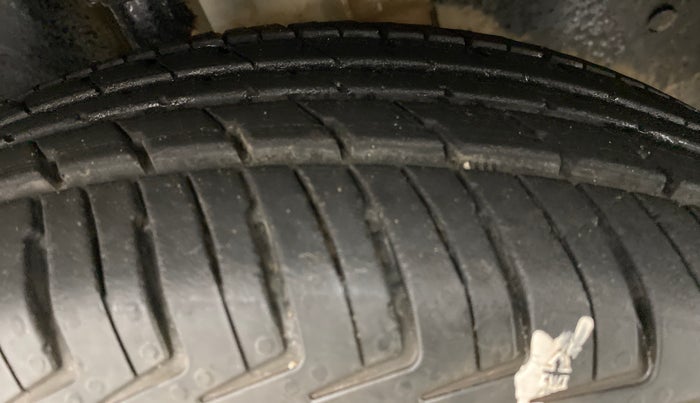 2019 Renault Kwid RXT 1.0 EASY-R AT OPTION, Petrol, Automatic, 28,877 km, Right Front Tyre Tread