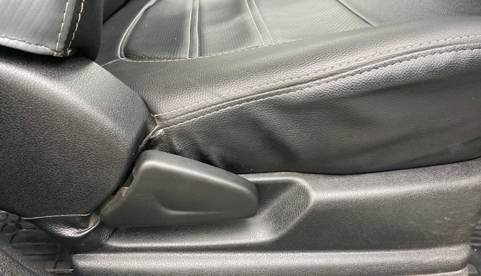 2019 Renault Kwid RXT 1.0 EASY-R AT OPTION, Petrol, Automatic, 28,877 km, Driver Side Adjustment Panel