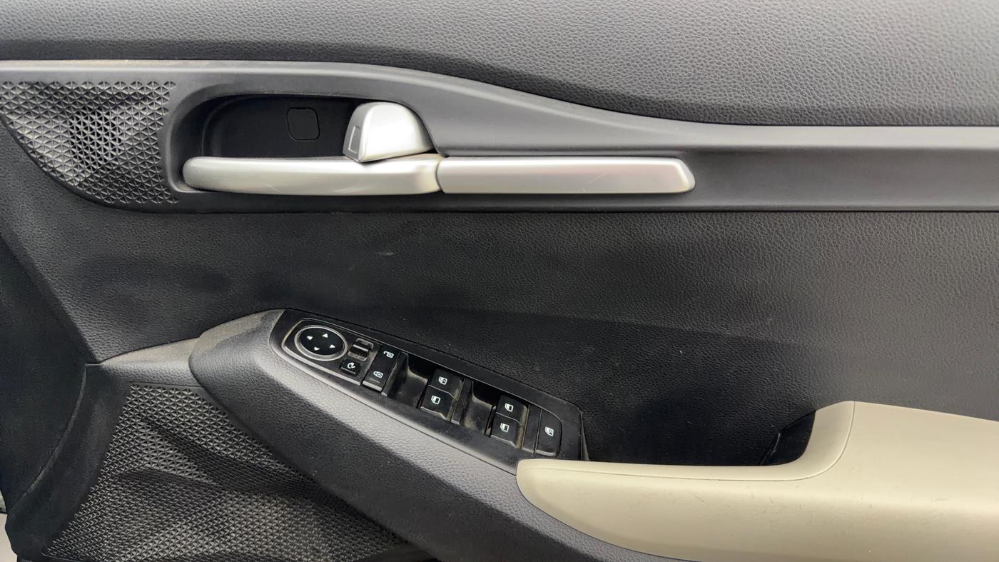 2023 KIA SELTOS HTK PLUS 1.5 IMT, Petrol, Manual, 52,778 km, Driver Side Door Panels Control